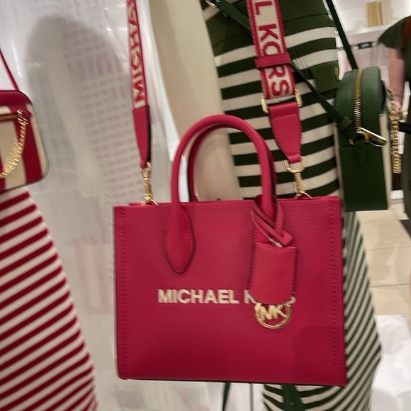 MICHAEL KORS
Mirella Small Pebbled Leather Crossbody Bag Tote 
Electric Pink
NWT - Picture 7 of 16